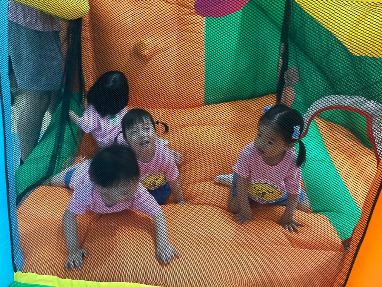 1 첫째날 (58) 볼풀 에어바운스놀이.jpg : 7월 7일 주일 영아부 여름성경학교 첫째날