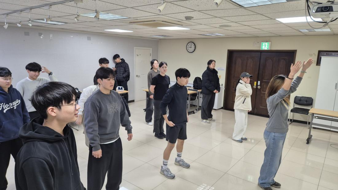 KakaoTalk_20251231_231428930_06.jpg : 11월 30일 고등부 예배 사진입니다~