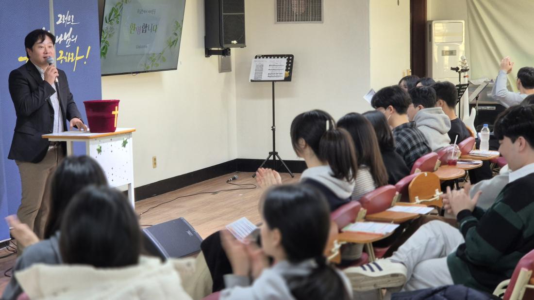 KakaoTalk_20251231_231428930_01.jpg : 11월 30일 고등부 예배 사진입니다~