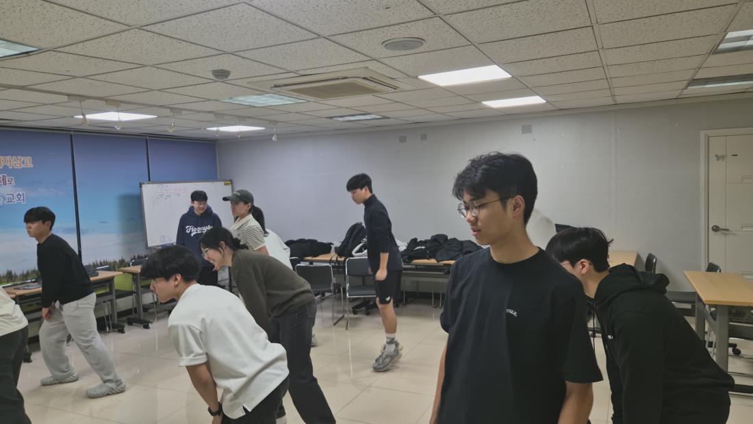 KakaoTalk_20251231_231428930_09.jpg : 11월 30일 고등부 예배 사진입니다~