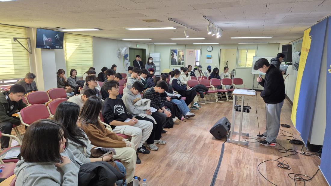 KakaoTalk_20251231_231428930.jpg : 11월 30일 고등부 예배 사진입니다~
