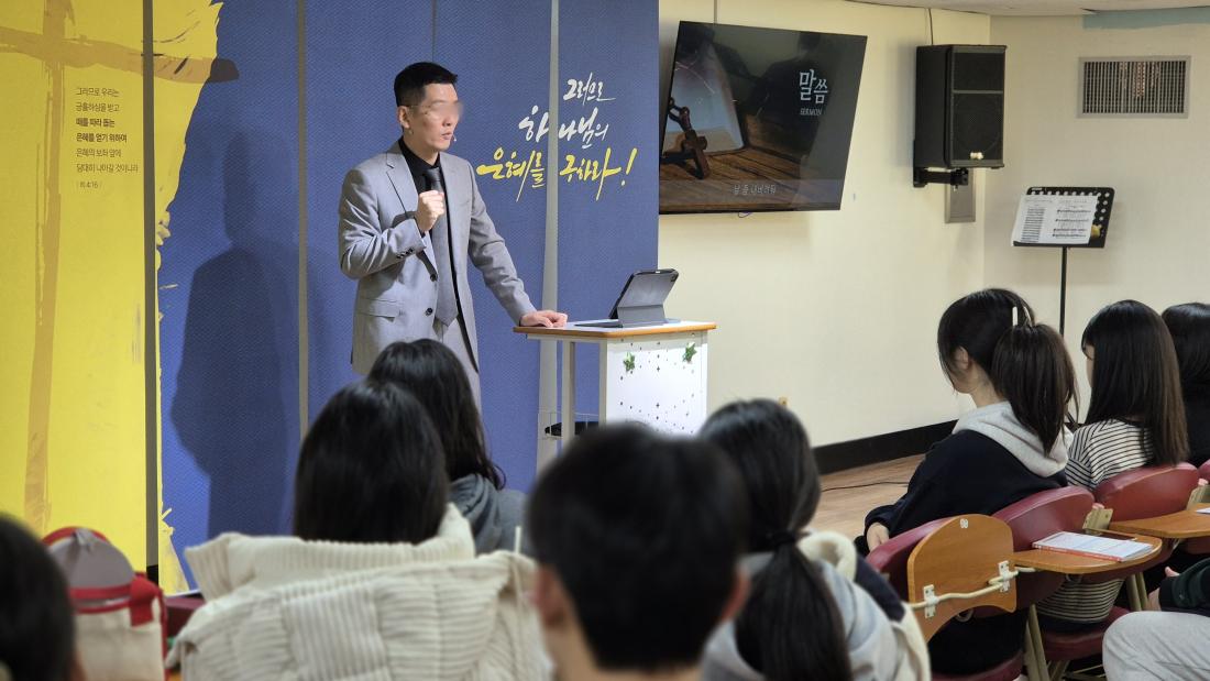 KakaoTalk_20251231_231428930_03.jpg : 11월 30일 고등부 예배 사진입니다~