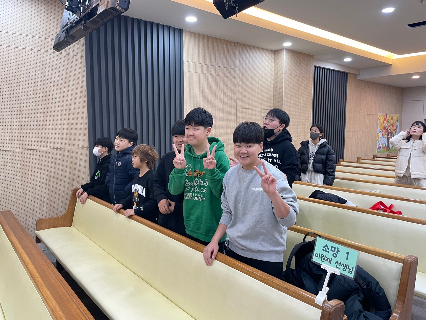 KakaoTalk_20240113_182343265_20.jpg : 빛이신 하나님과 사귐을 갖는 초등부