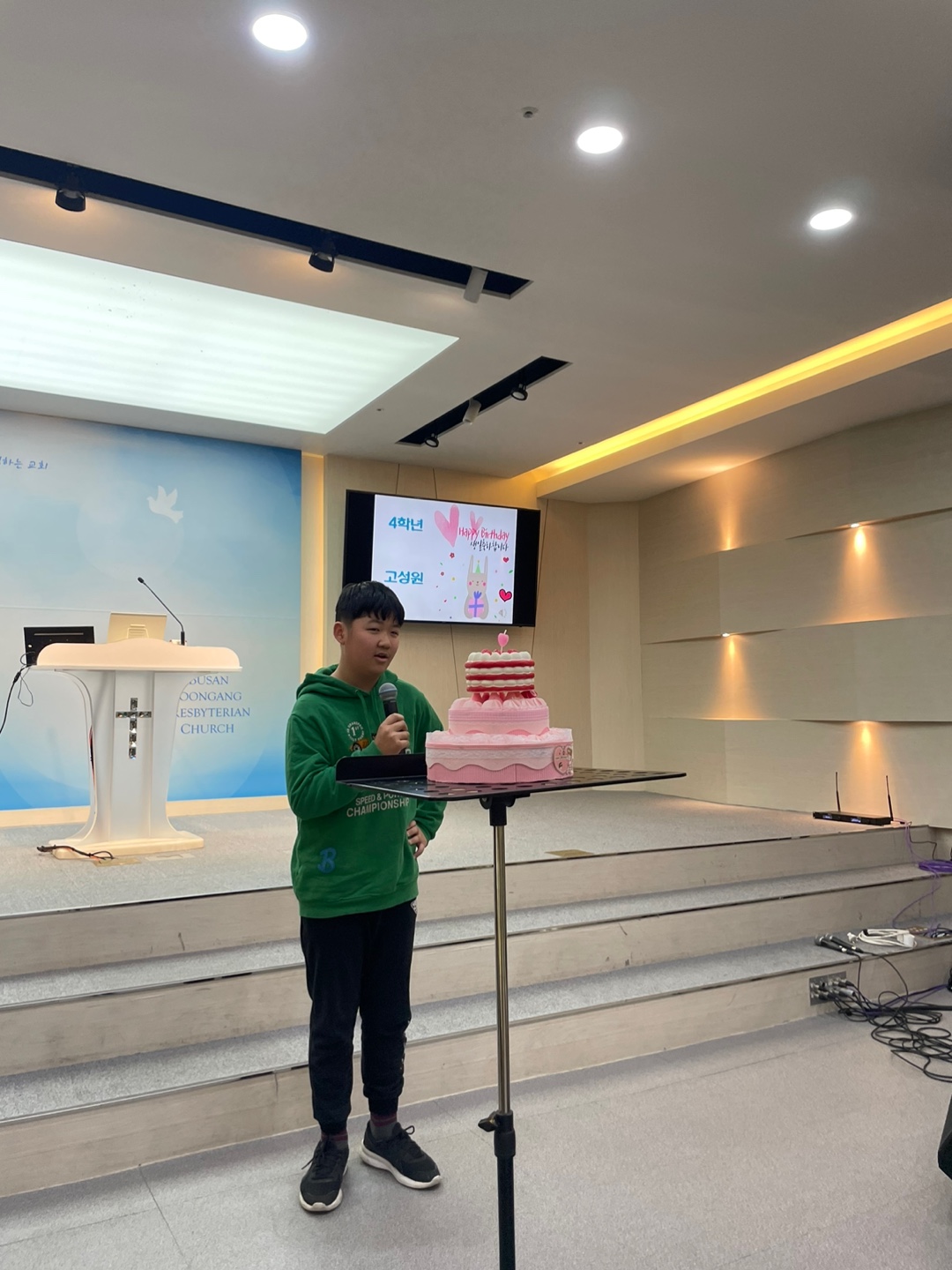 KakaoTalk_20240113_182343265_05.jpg : 빛이신 하나님과 사귐을 갖는 초등부