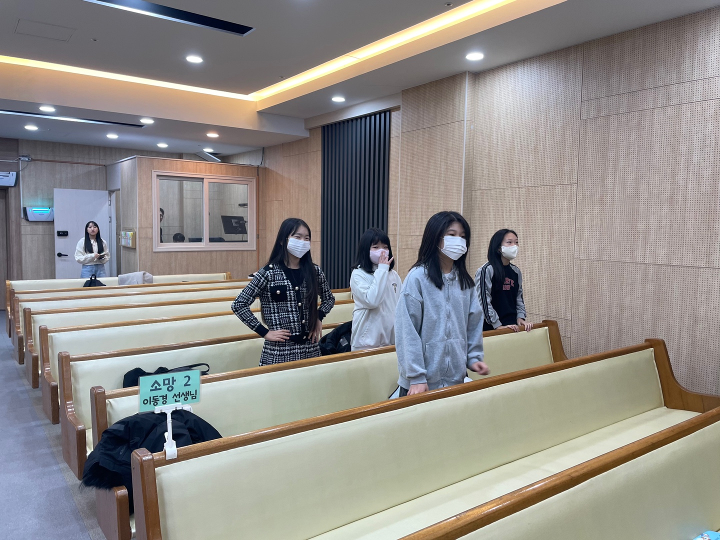 KakaoTalk_20240113_182343265_22.jpg : 빛이신 하나님과 사귐을 갖는 초등부