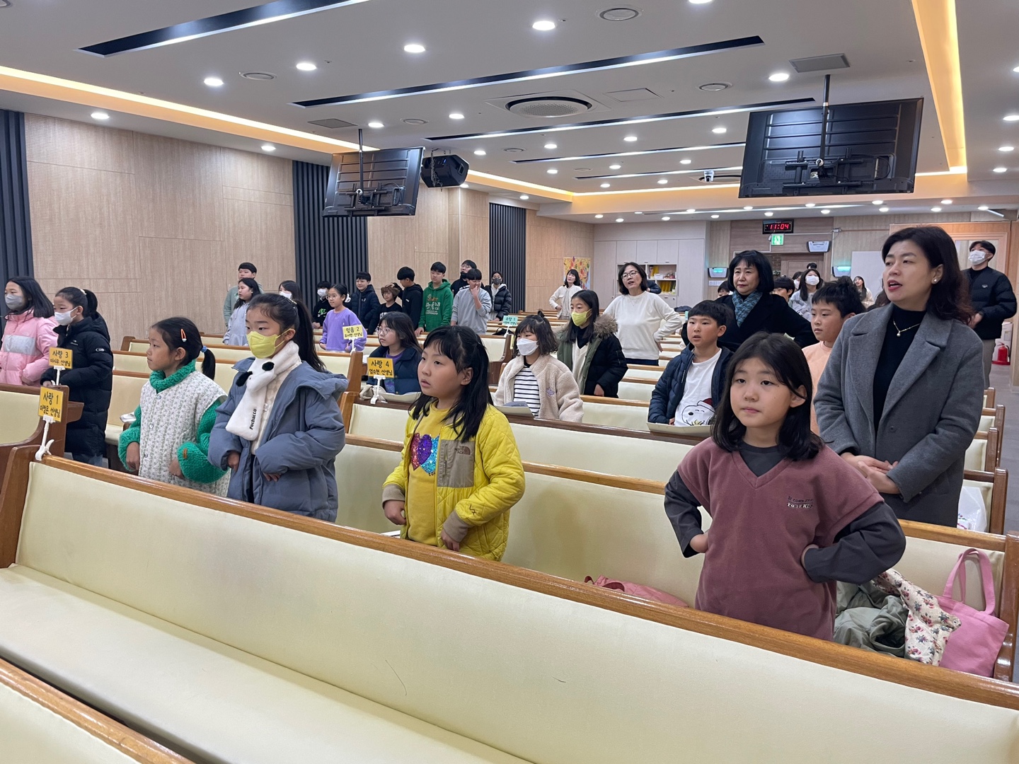 KakaoTalk_20240113_182343265_15.jpg : 빛이신 하나님과 사귐을 갖는 초등부