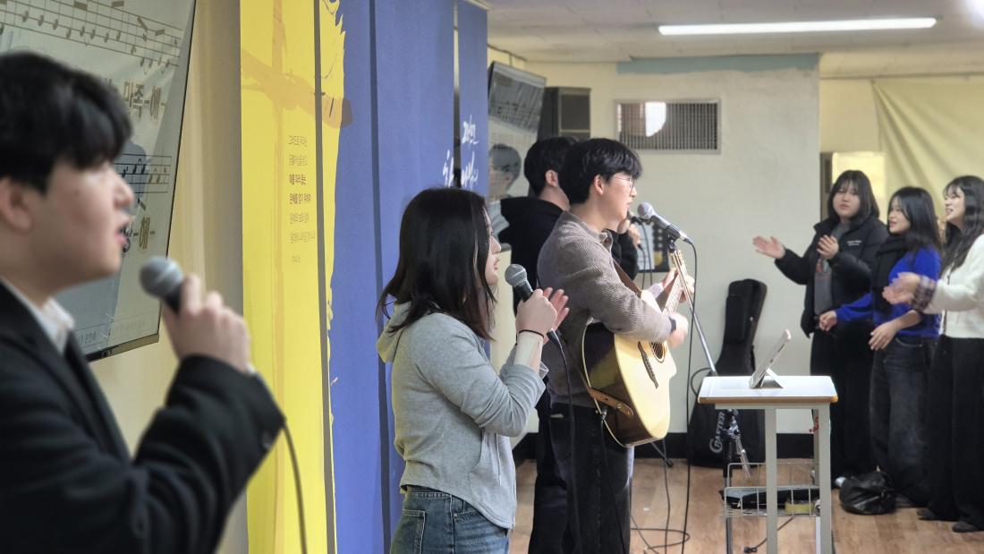 KakaoTalk_20251231_231613889_02.jpg : 12월 14일 고등부 예배 사진입니다~