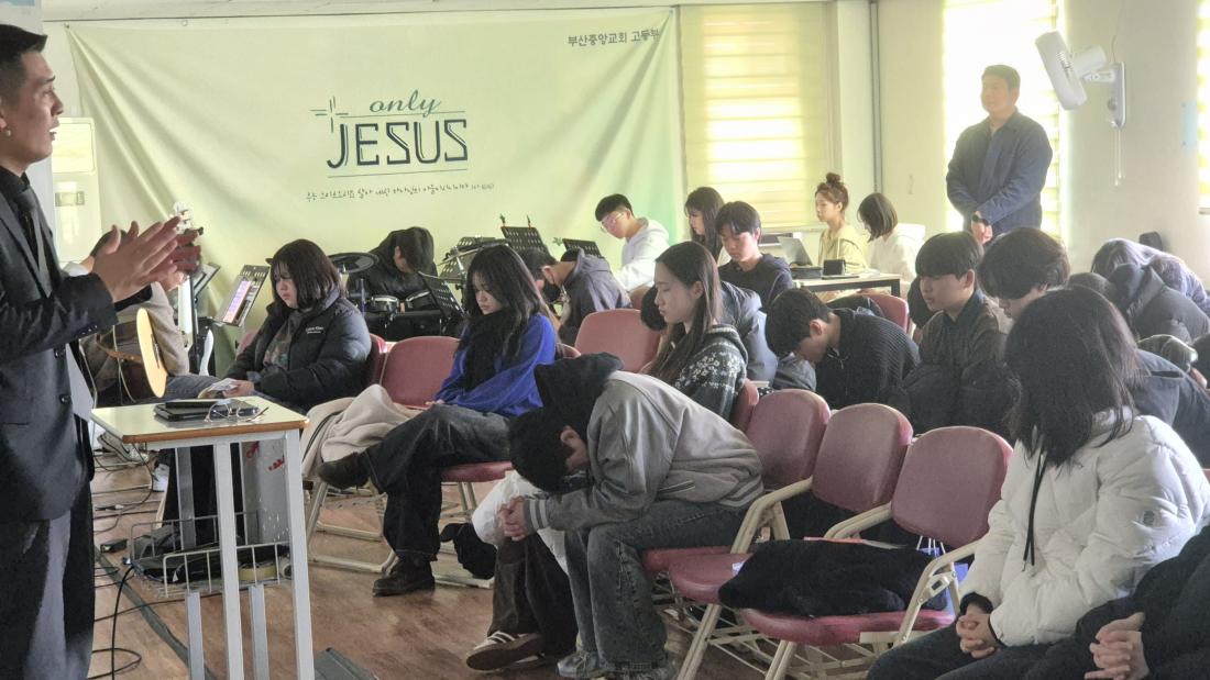 KakaoTalk_20251231_231613889_10.jpg : 12월 14일 고등부 예배 사진입니다~
