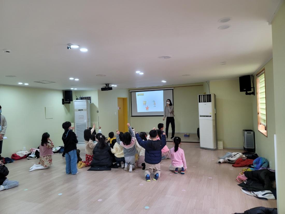 KakaoTalk_20230127_134847270_14.jpg : 2023년 01월 22일 유년부 예배입니다.