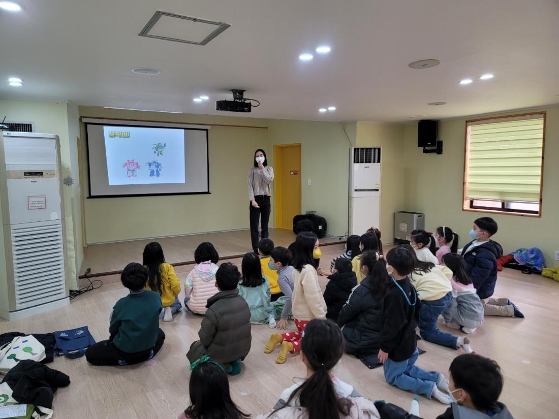 KakaoTalk_20230127_134847270_19.jpg : 2023년 01월 22일 유년부 예배입니다.