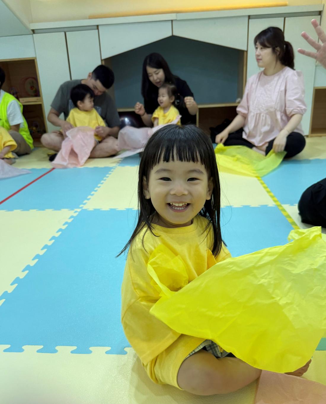채색옷을 벗고 십자가 옷을 입어요 (7).jpg : 20250706 영아부 여름성경학교 첫째날