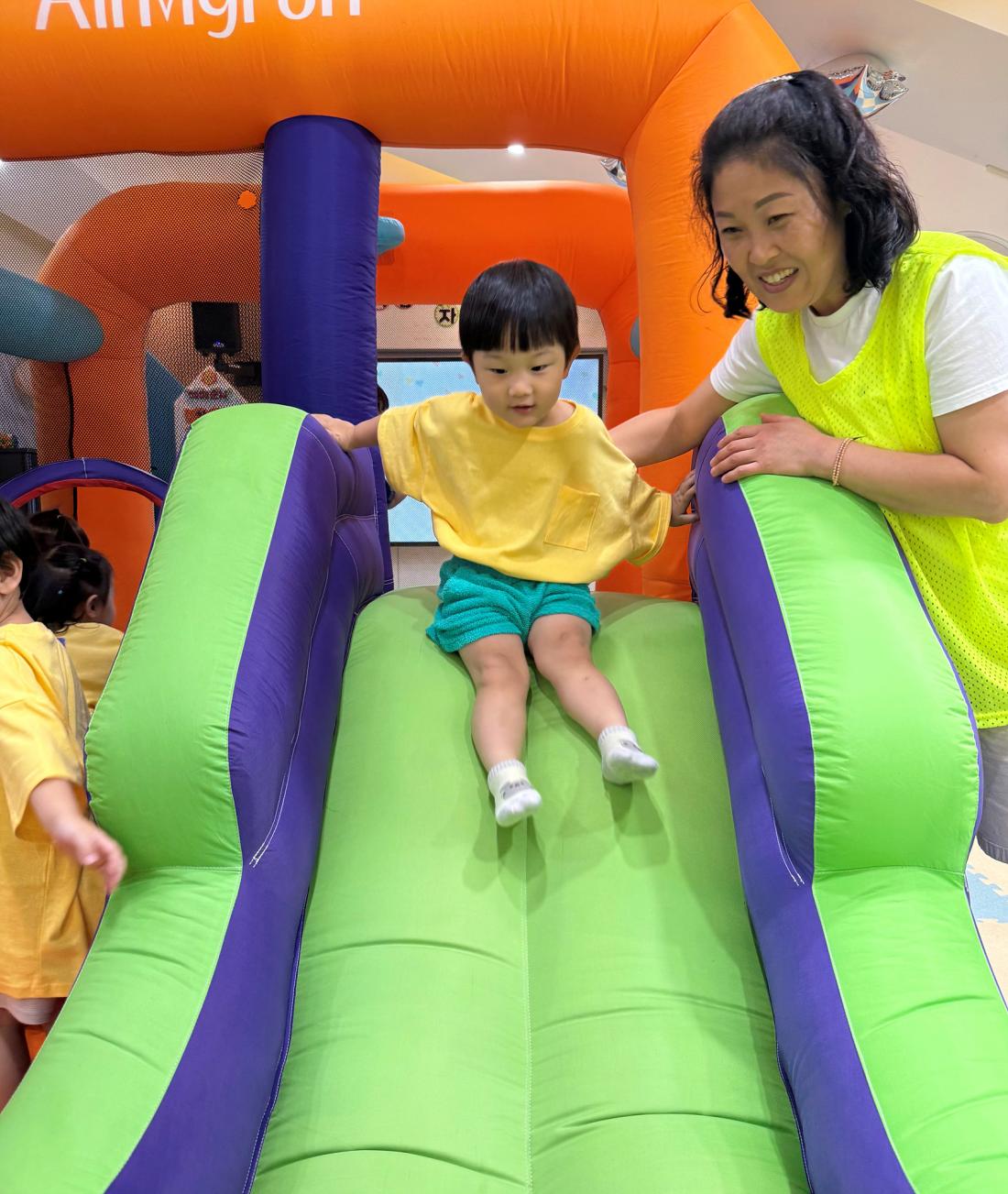 에어바운스 (7).jpg : 20250706 영아부 여름성경학교 첫째날