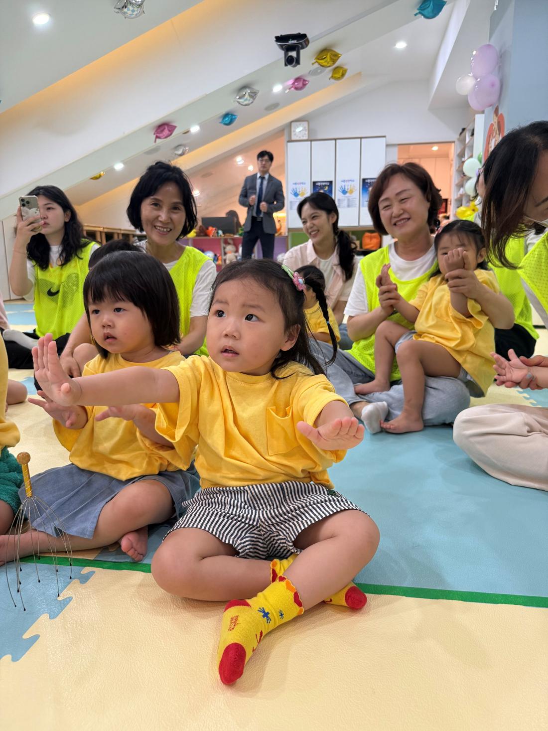 예배시간 (22).jpg : 20250706 영아부 여름성경학교 첫째날