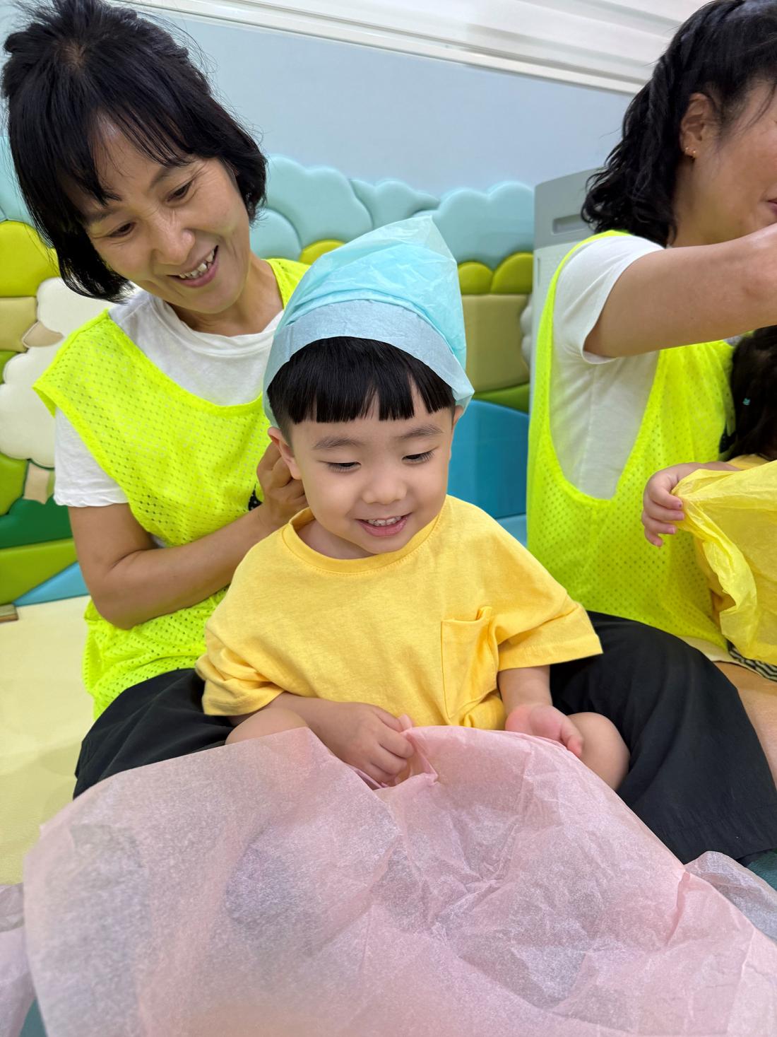 채색옷을 벗고 십자가 옷을 입어요 (11).jpg : 20250706 영아부 여름성경학교 첫째날