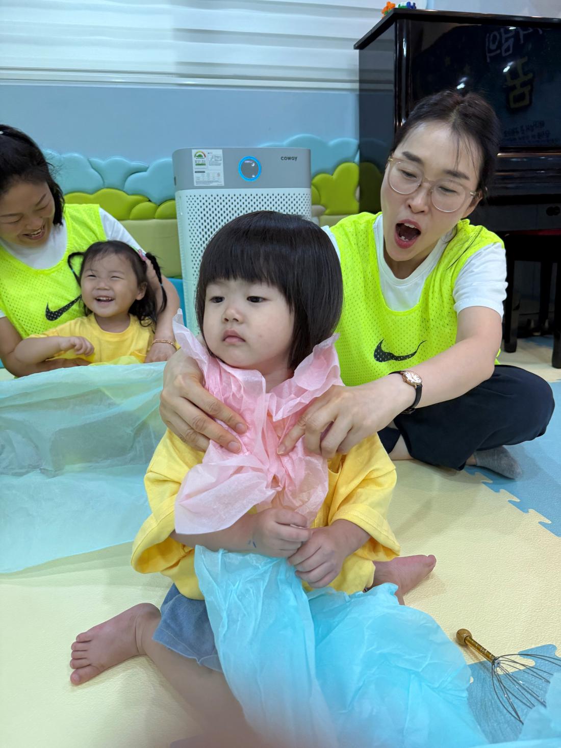 채색옷을 벗고 십자가 옷을 입어요 (13).jpg : 20250706 영아부 여름성경학교 첫째날