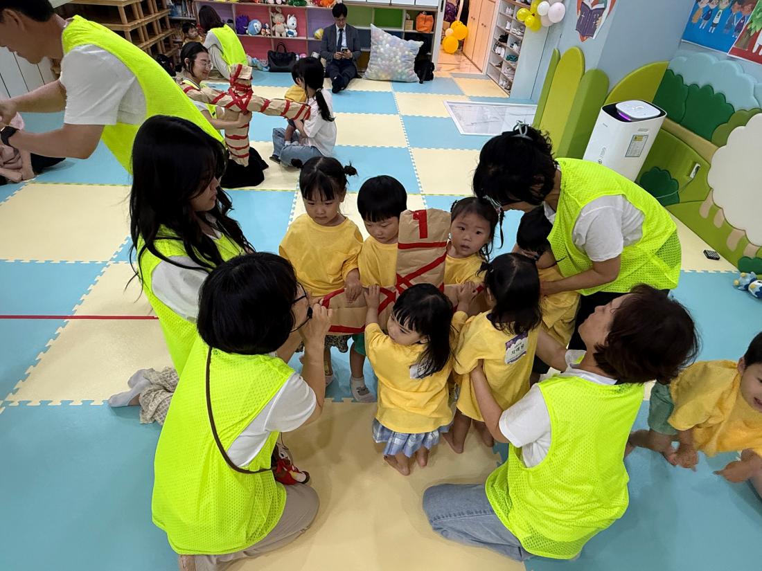 채색옷을 벗고 십자가 옷을 입어요 (1).jpg : 20250706 영아부 여름성경학교 첫째날