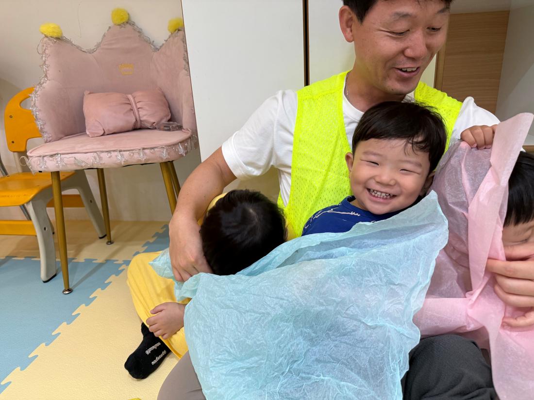 채색옷을 벗고 십자가 옷을 입어요 (16).jpg : 20250706 영아부 여름성경학교 첫째날