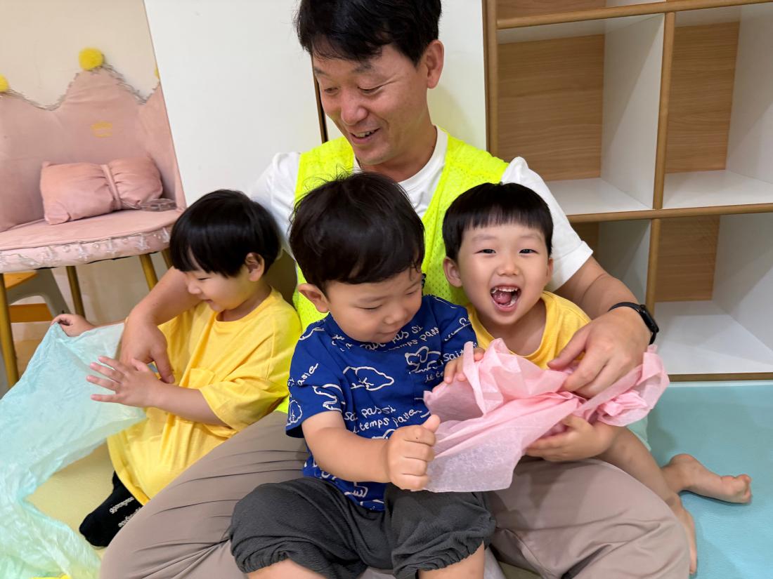 채색옷을 벗고 십자가 옷을 입어요 (17).jpg : 20250706 영아부 여름성경학교 첫째날