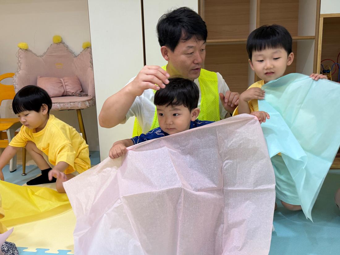 채색옷을 벗고 십자가 옷을 입어요 (23).jpg : 20250706 영아부 여름성경학교 첫째날