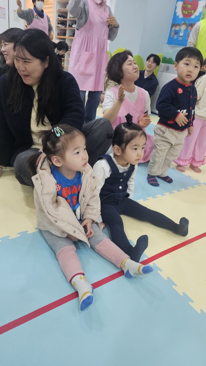 KakaoTalk_20260408_093908919_05.jpg : 3월29일 주일 영아부 예배