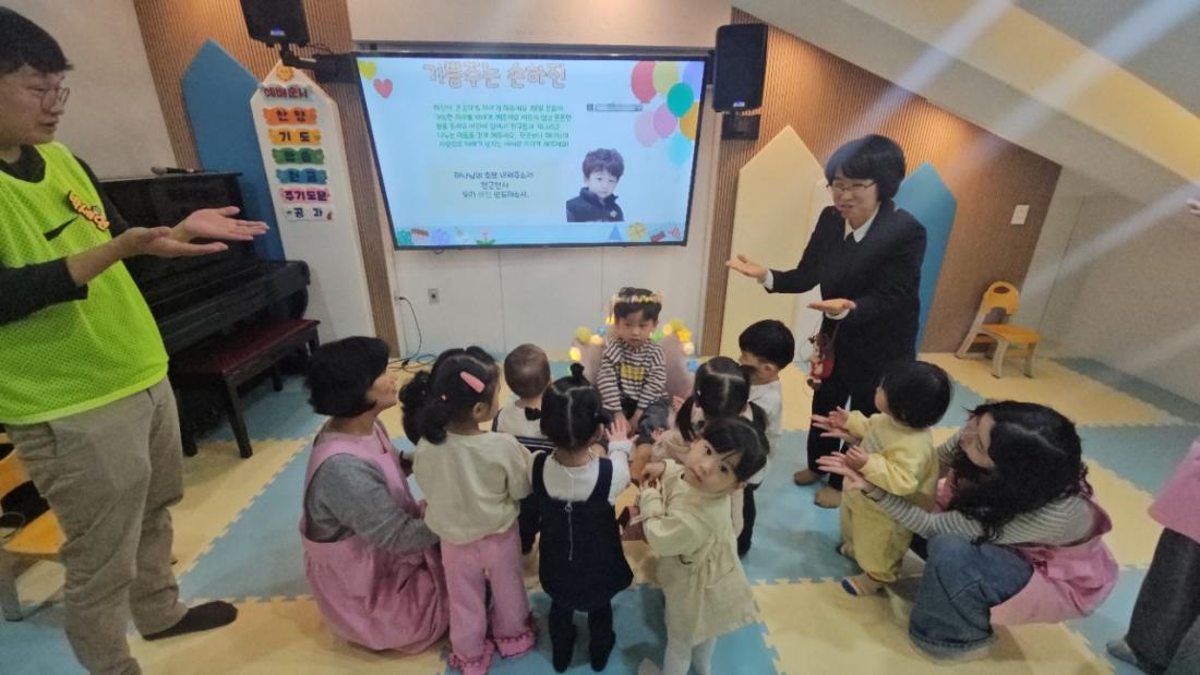 KakaoTalk_20260408_093900358_08.jpg : 3월29일 주일 영아부 예배