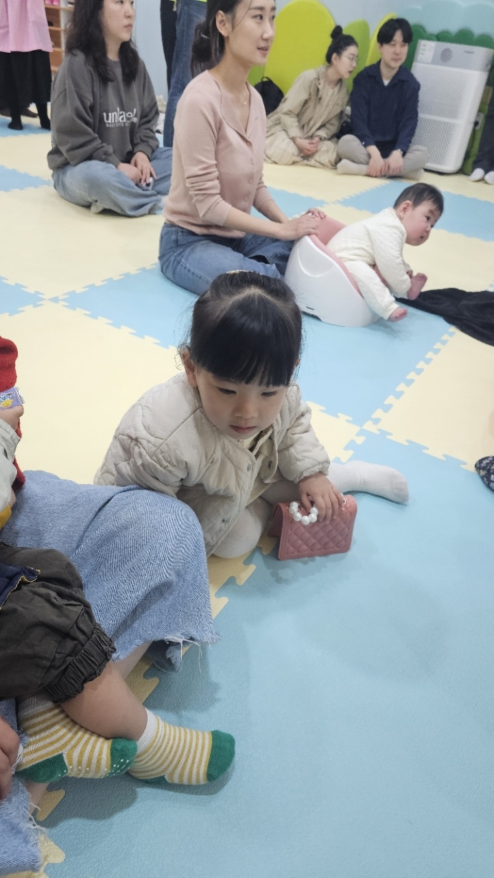 KakaoTalk_20260408_093900358_17.jpg : 3월29일 주일 영아부 예배