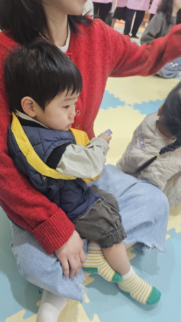 KakaoTalk_20260408_093900358_16.jpg : 3월29일 주일 영아부 예배