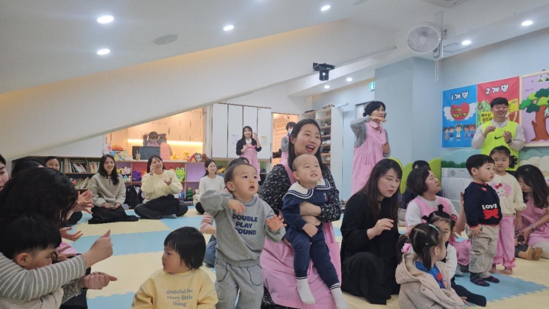 KakaoTalk_20260408_093908919_10.jpg : 3월29일 주일 영아부 예배