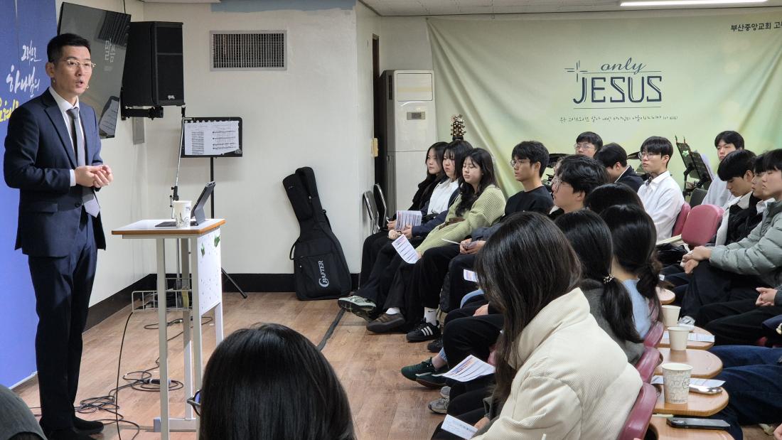 KakaoTalk_20251231_231844282_10.jpg : 12월 21일 고등부 예배 사진입니다~