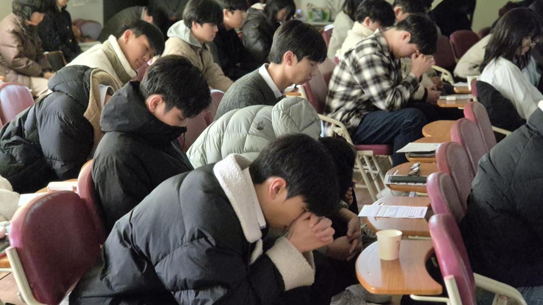 KakaoTalk_20251231_231844282_12.jpg : 12월 21일 고등부 예배 사진입니다~