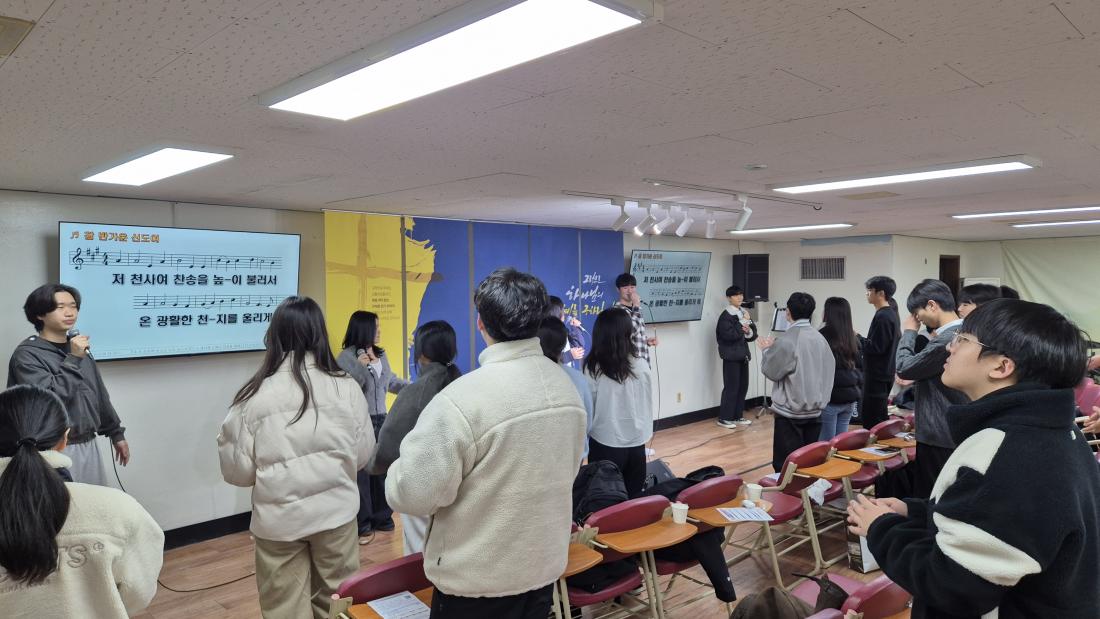 KakaoTalk_20251231_231844282_07.jpg : 12월 21일 고등부 예배 사진입니다~