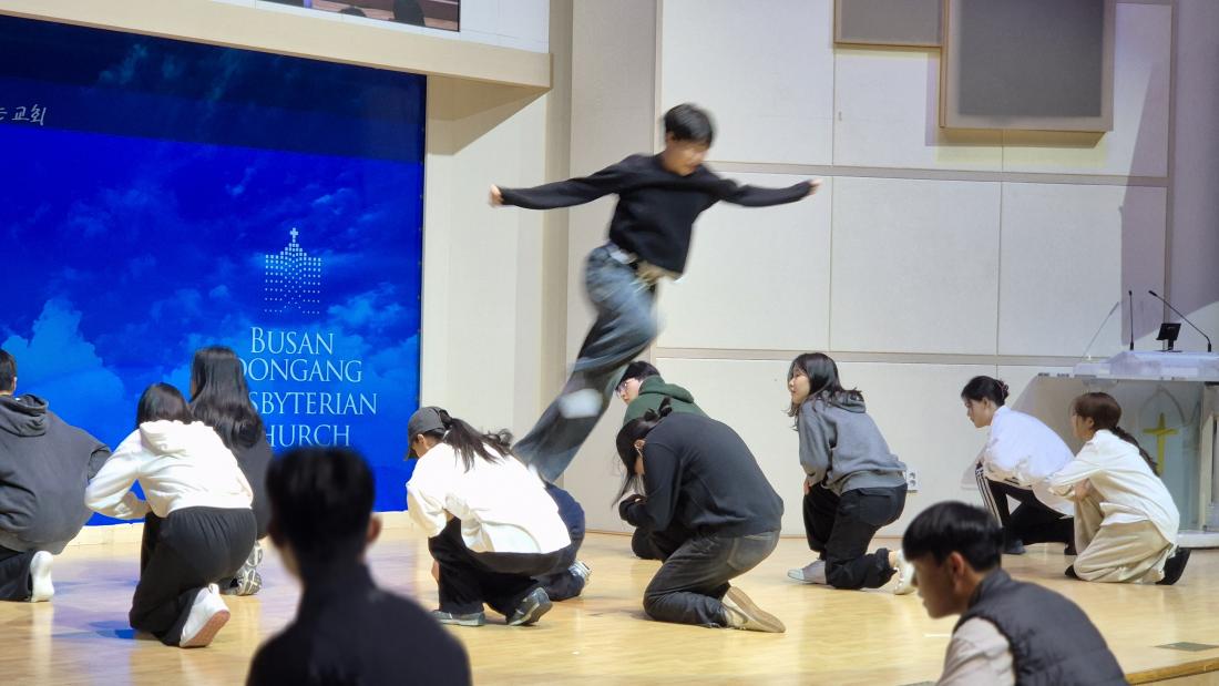 KakaoTalk_20251231_231844282_04.jpg : 12월 21일 고등부 예배 사진입니다~