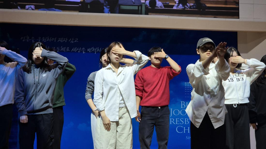 KakaoTalk_20251231_231844282.jpg : 12월 21일 고등부 예배 사진입니다~