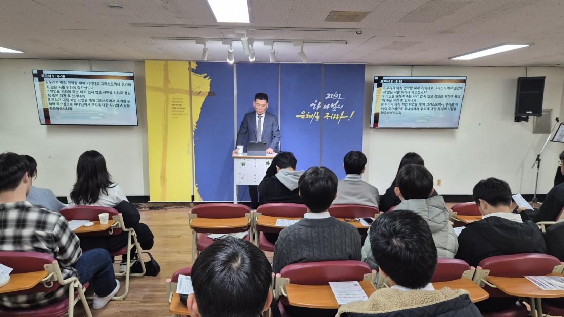 KakaoTalk_20251231_231844282_09.jpg : 12월 21일 고등부 예배 사진입니다~