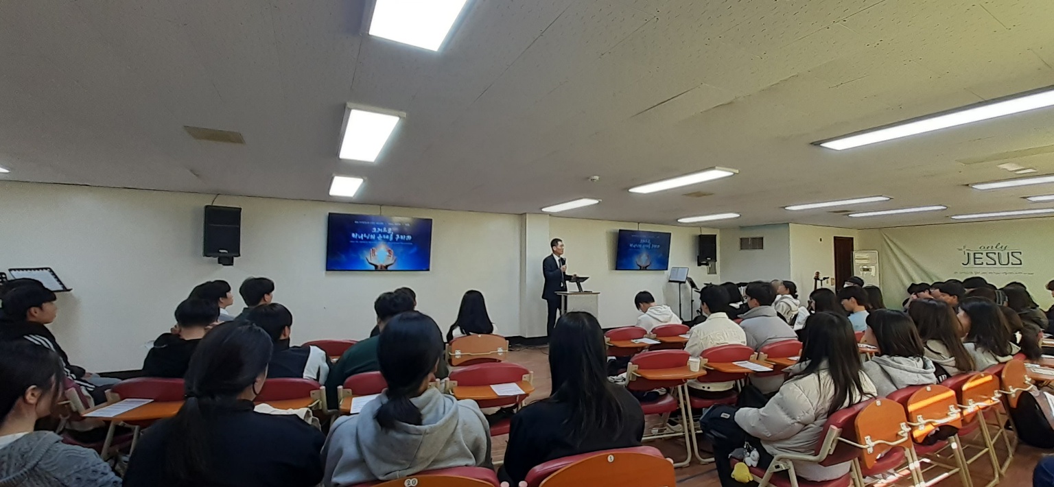 KakaoTalk_20240218_231324662_03.jpg : 2/18 고등부 예배 사진입니다