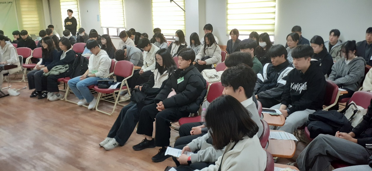 KakaoTalk_20240218_231324662_05.jpg : 2/18 고등부 예배 사진입니다