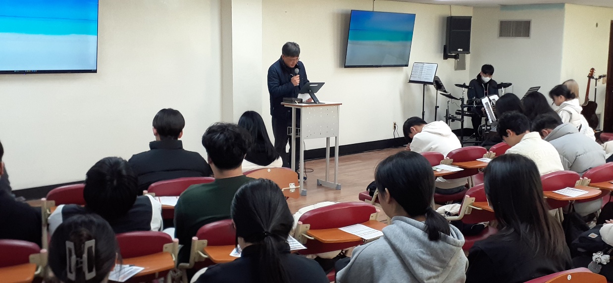 KakaoTalk_20240218_231324662_01.jpg : 2/18 고등부 예배 사진입니다