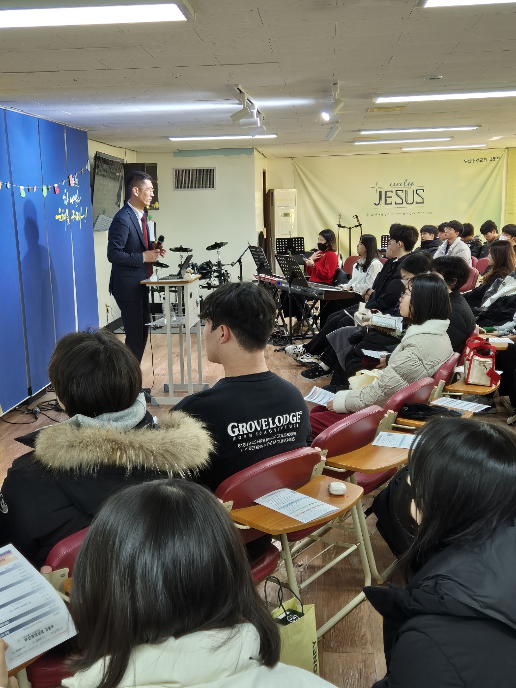 KakaoTalk_20241224_012101400_05.jpg : 12월 22일 고등부 예배 사진입니다