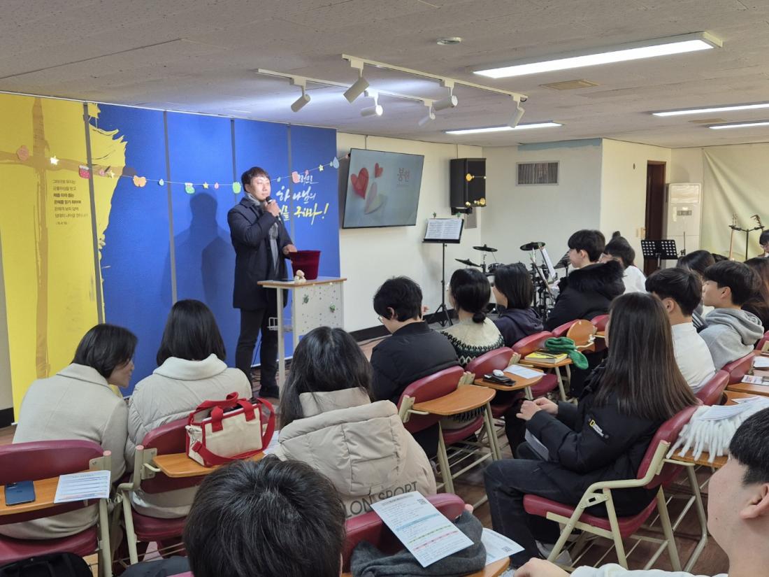 KakaoTalk_20241224_012101400_04.jpg : 12월 22일 고등부 예배 사진입니다