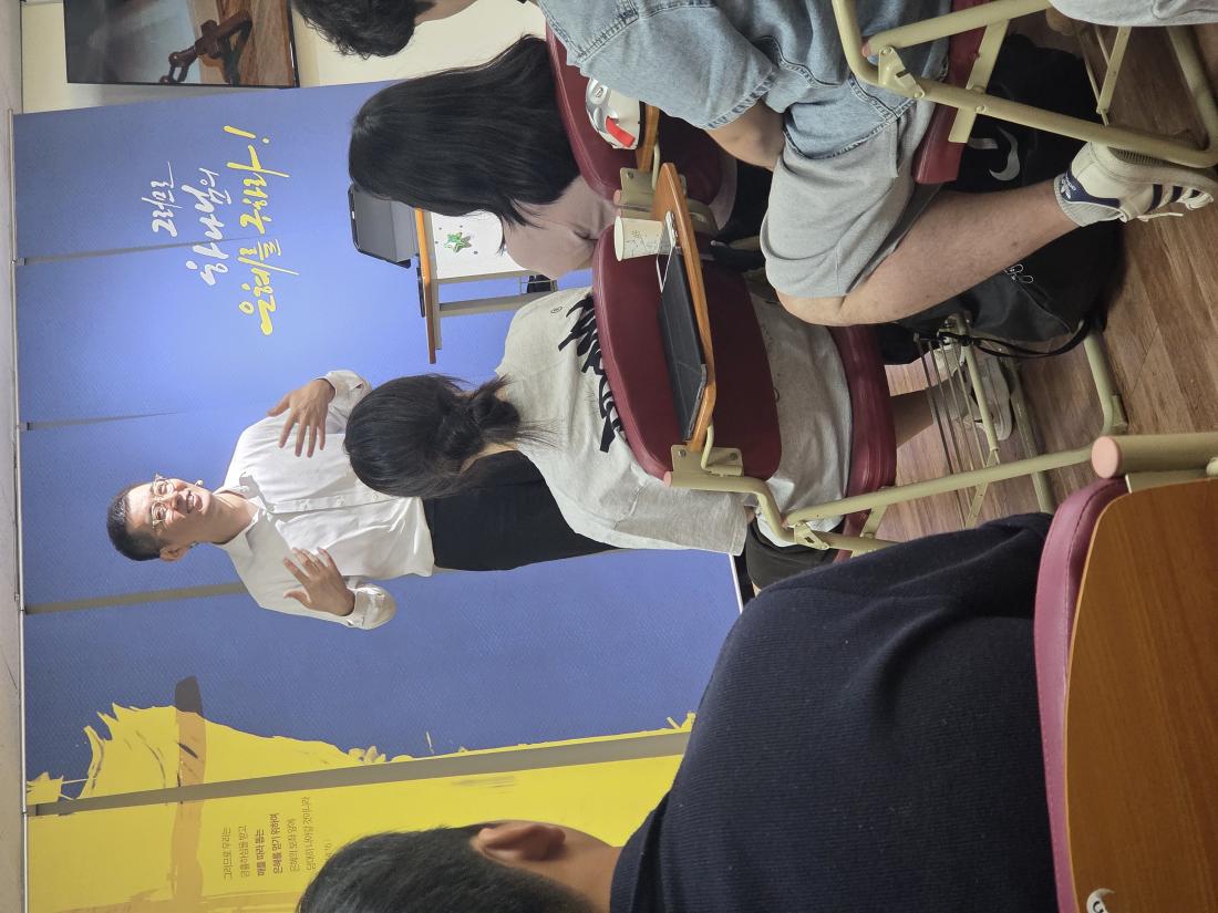 KakaoTalk_20250906_153147430_02.jpg : 7월 13일 고등부 예배 사진입니다~