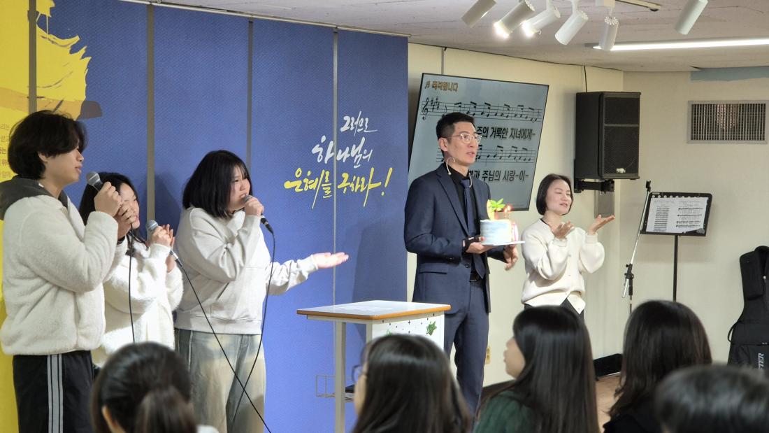 KakaoTalk_20251231_232021553_13.jpg : 12월 28일 고등부 예배 사진입니다~