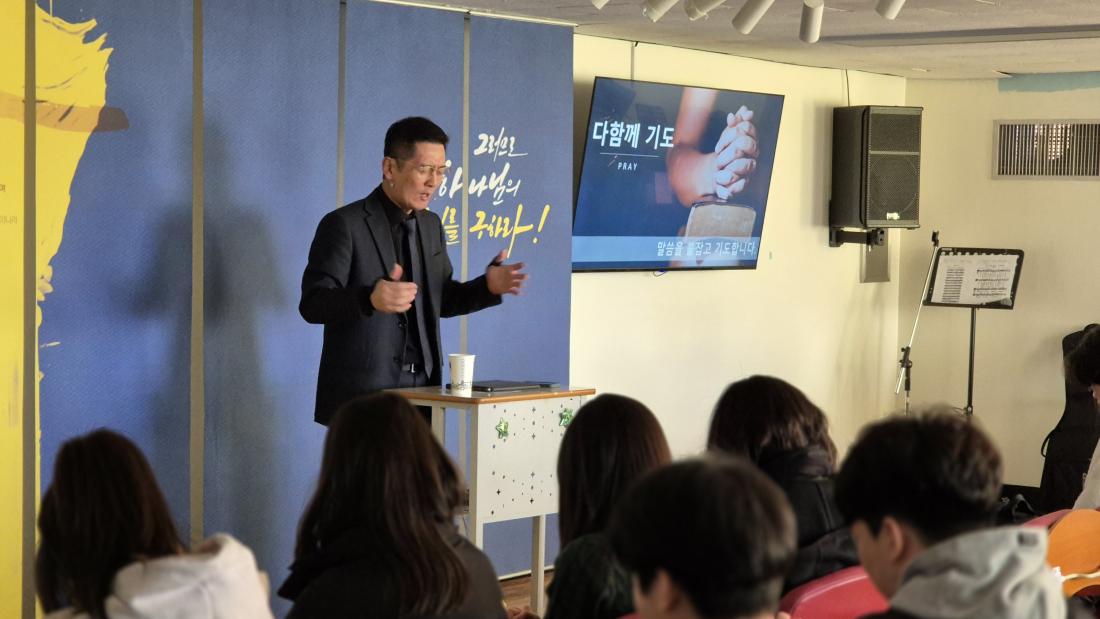 KakaoTalk_20251231_232021553_10.jpg : 12월 28일 고등부 예배 사진입니다~