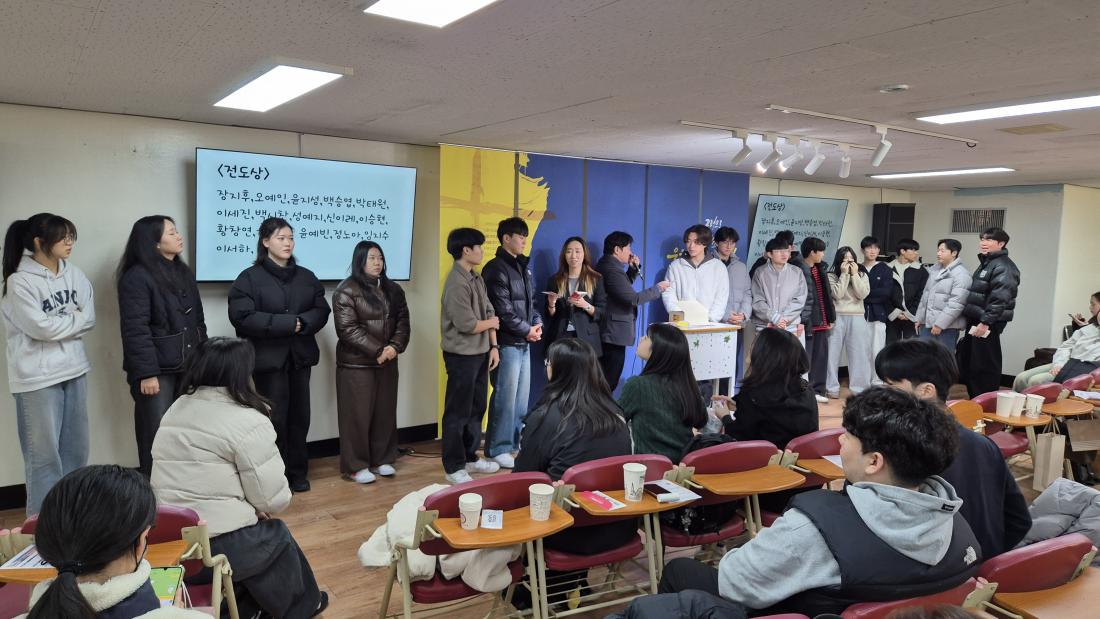 KakaoTalk_20251231_232021553_19.jpg : 12월 28일 고등부 예배 사진입니다~