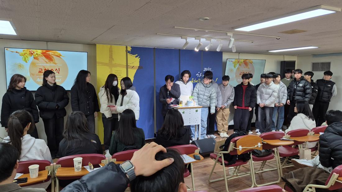 KakaoTalk_20251231_232021553_18.jpg : 12월 28일 고등부 예배 사진입니다~