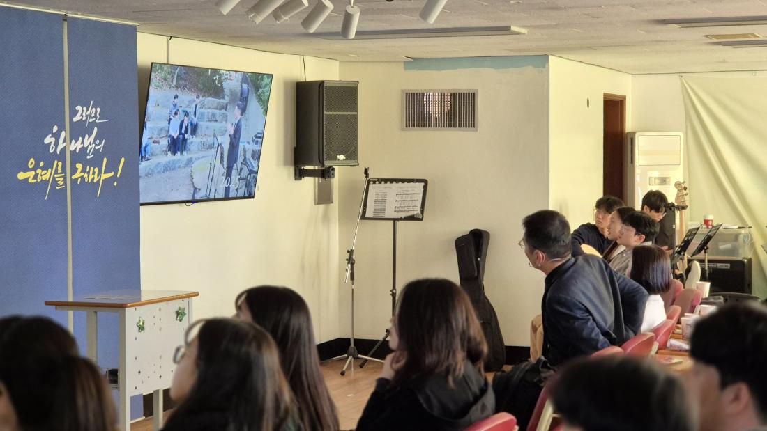 KakaoTalk_20251231_232021553_11.jpg : 12월 28일 고등부 예배 사진입니다~