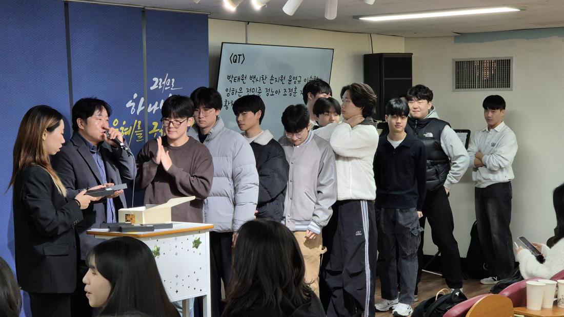 KakaoTalk_20251231_232021553_21.jpg : 12월 28일 고등부 예배 사진입니다~