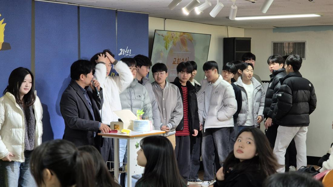 KakaoTalk_20251231_232021553_17.jpg : 12월 28일 고등부 예배 사진입니다~