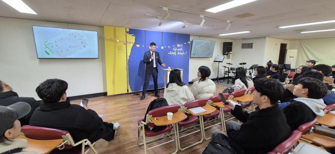 KakaoTalk_20250106_222749127_14.jpg : 1월 5일 고등부 예배 사진입니다