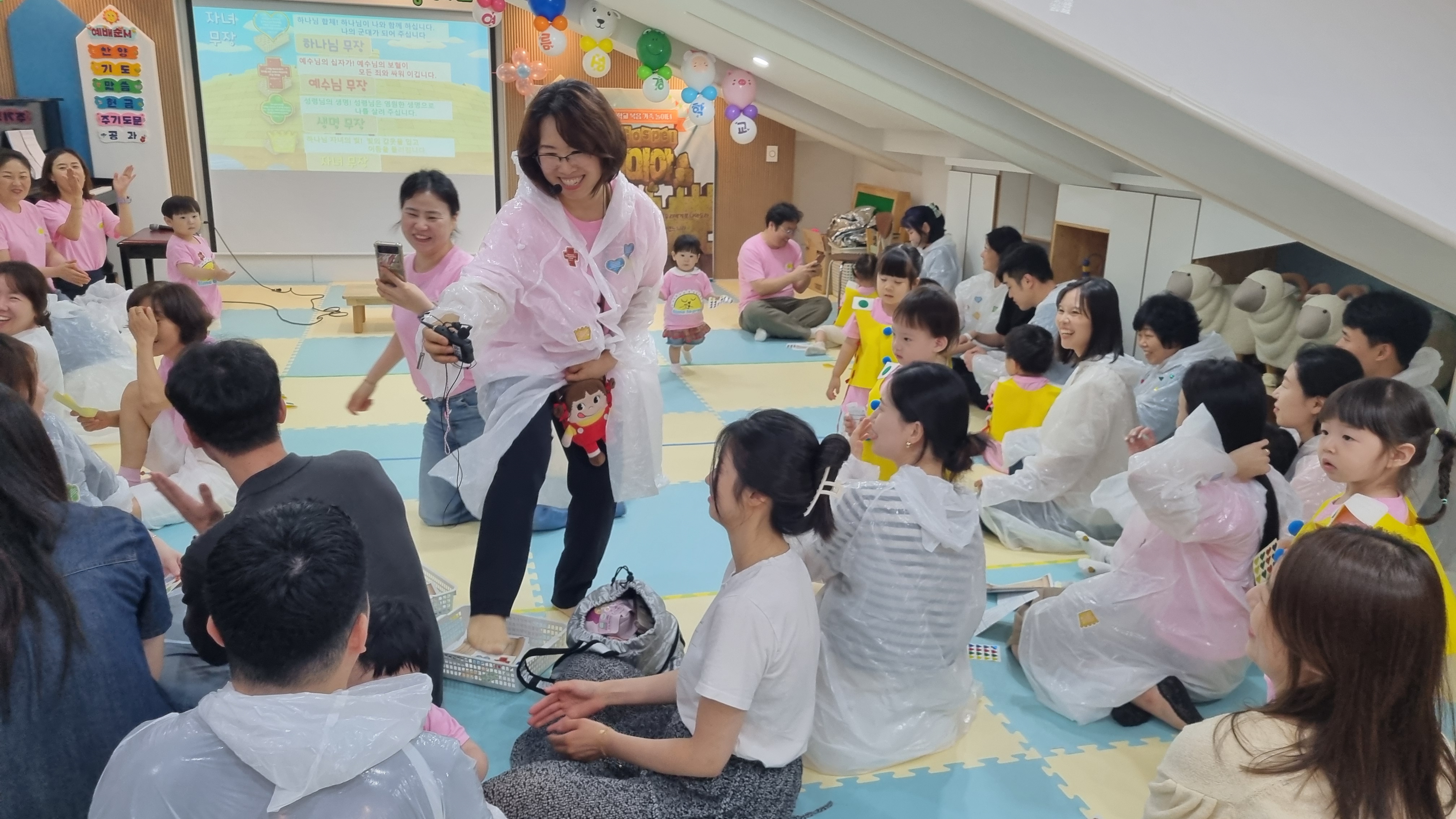 2 둘째날 (42-1) 자녀에게 복음언어 들려주기 (1).jpg : 7월 14일 주일 영아부 여름성경학교 둘째날