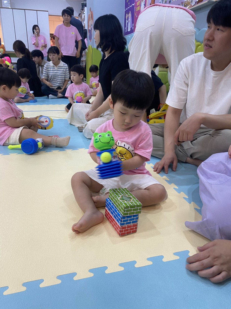 2 둘째날 (44-1) 복음꿀벌 뿅망치 활동 (19).jpeg : 7월 14일 주일 영아부 여름성경학교 둘째날